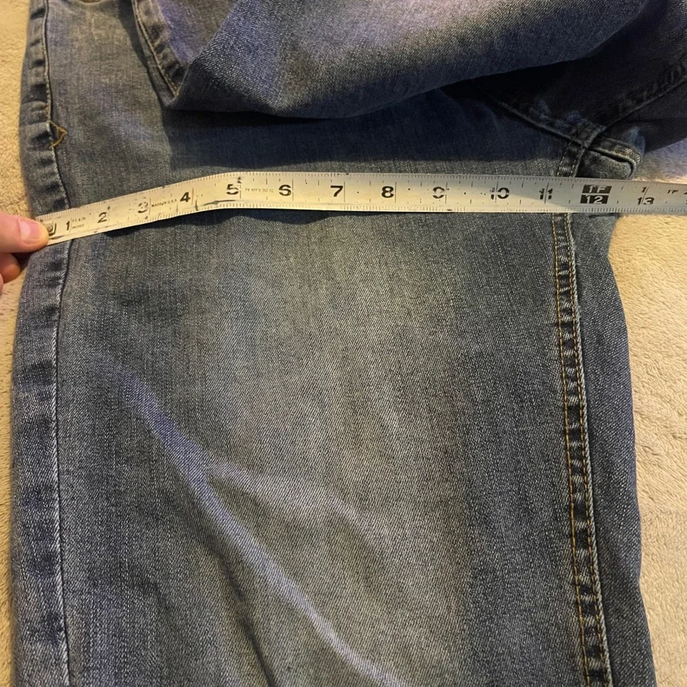 IZOD Jeans Mens 36x32 Blue Relaxed Fit Straight Leg Denim Stretch Medium Wash